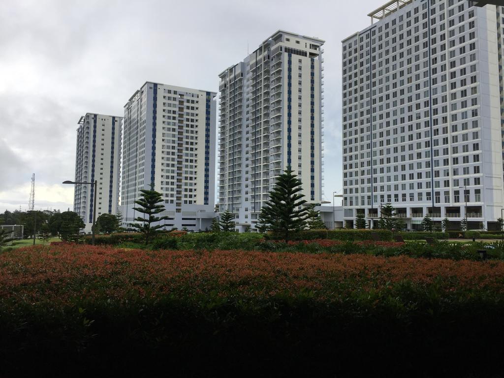 Wind Residence With View Of Taal Lake Tagaytay City Exterior photo